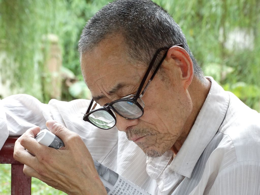 淘汰老花鏡,，換戴多焦鏡,，近視老花只需一副